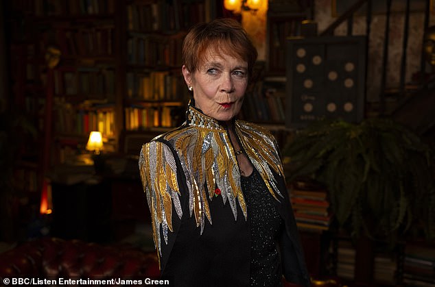 صديقة السيدة جودي المقربة سيليا إمري هي من بين المتسابقين المشاهير في عرض هذا العام