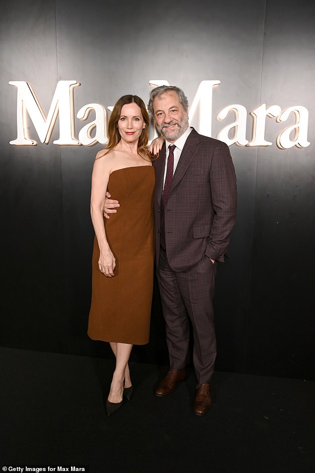 خرج والدا مود الفخوران لدعم ابنتهما