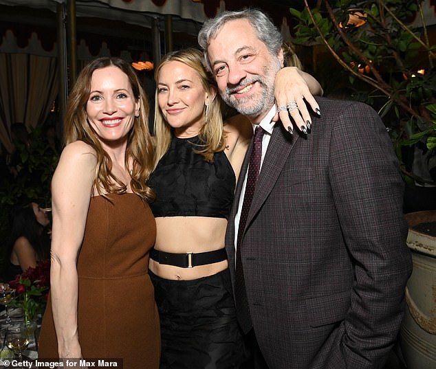 كيت في الصورة مع والدي مود ليزلي مان وجود أباتاو