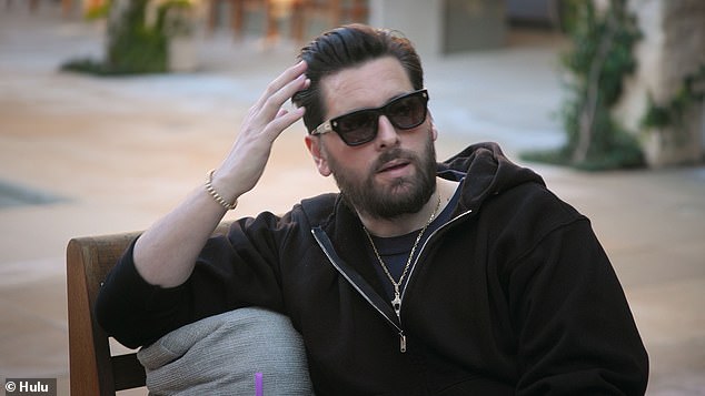 اعترف نجم الواقع البالغ من العمر 42 عامًا في حلقة الخميس من برنامج The Kardashians: 