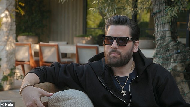 وقال ديسك خلال محادثتهما بجانب حمام السباحة: 