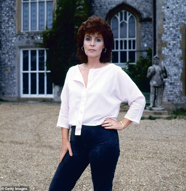 جاء نجاحها التلفزيوني المبكر في المسرحية الهزلية على قناة بي بي سي The Liver Birds، قبل أن يؤدي دورها المتميز في Shirley Valentine إلى جعلها نجمة عالمية.