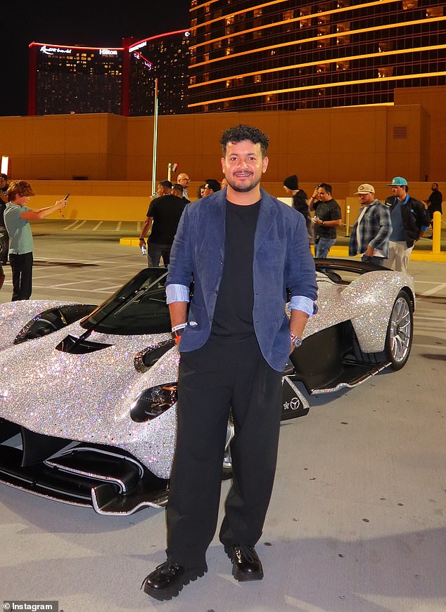 أخذته رحلاته إلى جميع أنحاء العالم، بما في ذلك اليابان وألمانيا وسويسرا وميلانو وباريس وعبر الولايات المتحدة