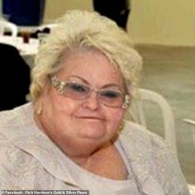 وقال مندوبه إن هاريسون يحتفظ بدائرة داخلية ضيقة في أعقاب مأساة الأسرة