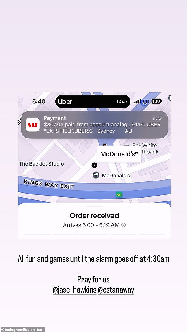 انتقلت لورين إلى Instagram يوم الجمعة لتكشف عن الكمية الهائلة من الوجبات السريعة التي يحتاجها الثلاثي من أجل 