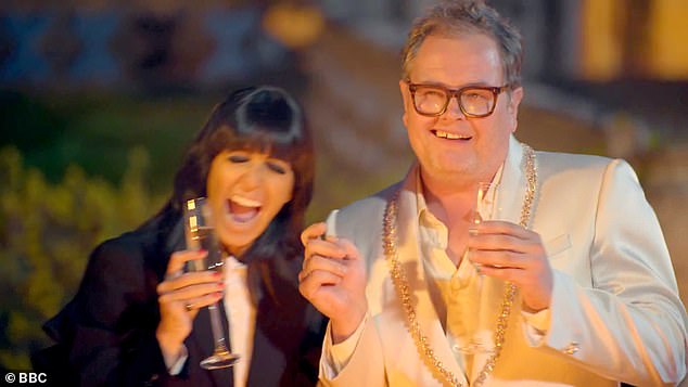 مع ذروة مشاهدة بلغت 12 مليون مشاهد، كان نهائي Celebrity Traitors هو أكبر عدد من المشاهدين منذ عرض Gavin & Stacey الخاص بعيد الميلاد العام الماضي (في الصورة مع كلوديا وينكلمان)