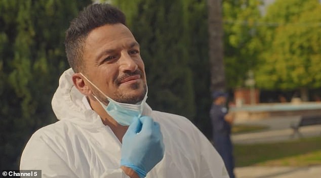 يلعب بيتر دور البطولة في فيلم The Sunshine Murders بدور عالم الأمراض الجنائية جورج كونستانتينو، الذي يستخدم مهاراته لمساعدة المحققة اليونانية هيلين موستاكاس والأخت غير الشقيقة شيرلي رانجي في حل الجرائم.