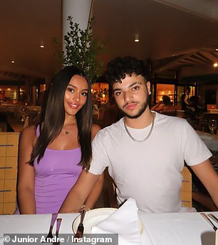 كان من الواضح معرفة السبب وراء إحضار بيتر لأطفاله عند عودته إلى الجزيرة، حيث حظي النجم وعائلته بالضيافة القبرصية الأصيلة والأجواء الفاخرة.