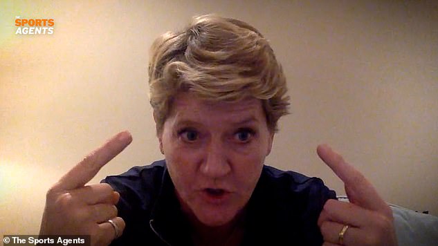 ولكن قبل المباراة النهائية المثيرة التي كان مشاهدو بي بي سي على حافة مقاعدهم، كشفت كلير لبودكاست The Sports Agents أن هناك تسلسلًا هرميًا في اللعبة