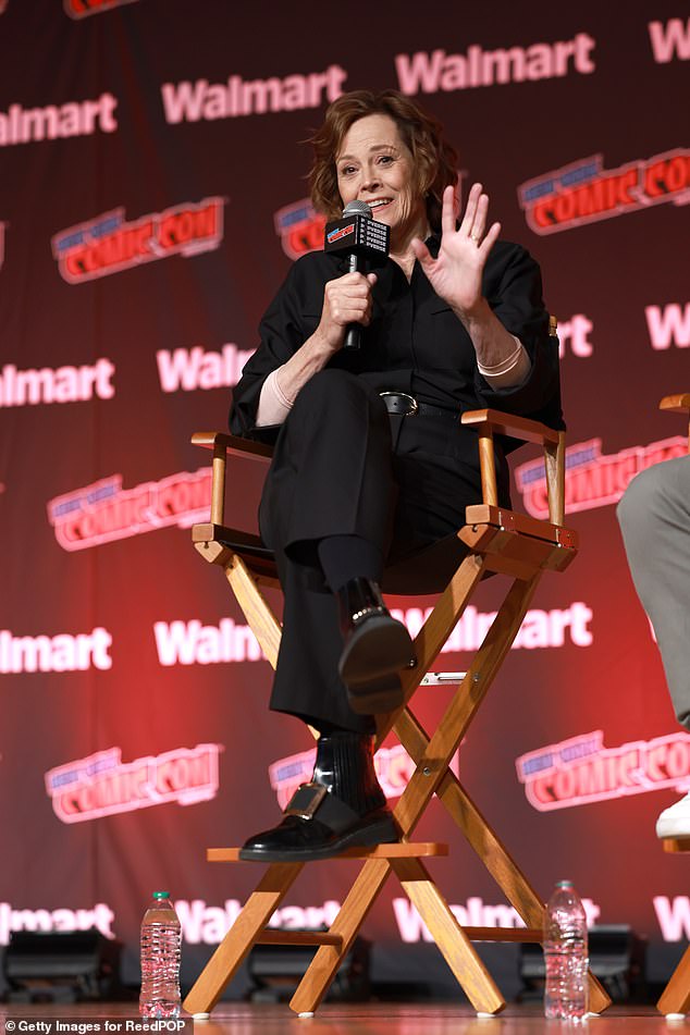 قالت المغنية لـ InTouch Weekly إنها كانت طويلة جدًا حتى في سن الحادية عشرة. 