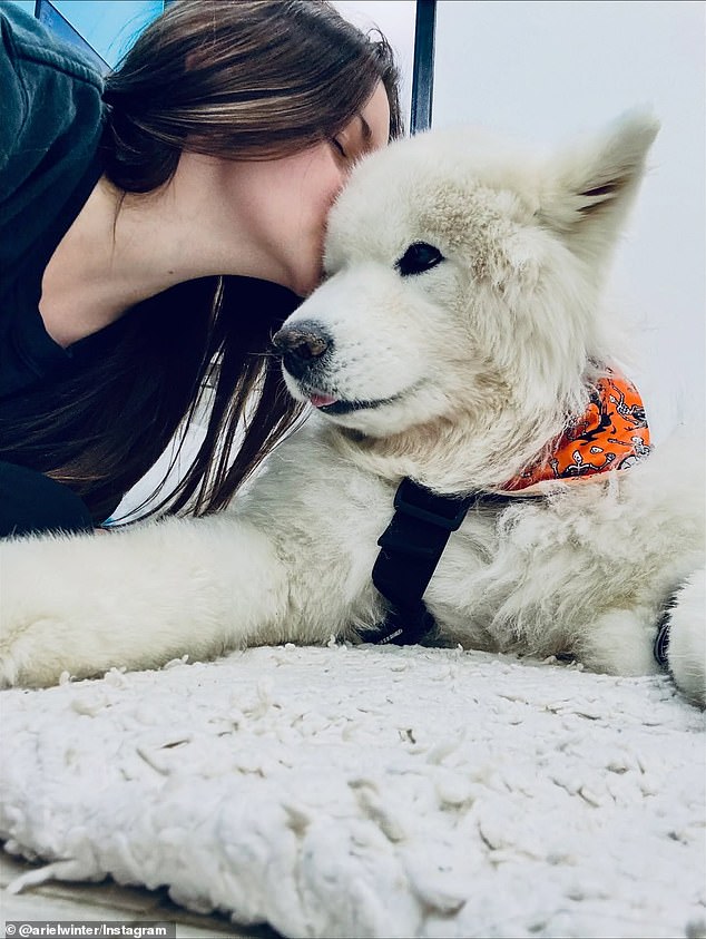 انتقلت نجمة Modern Family السابقة البالغة من العمر 27 عامًا إلى Instagram يوم الجمعة لتعلن عن حزنها في منشور عاطفي