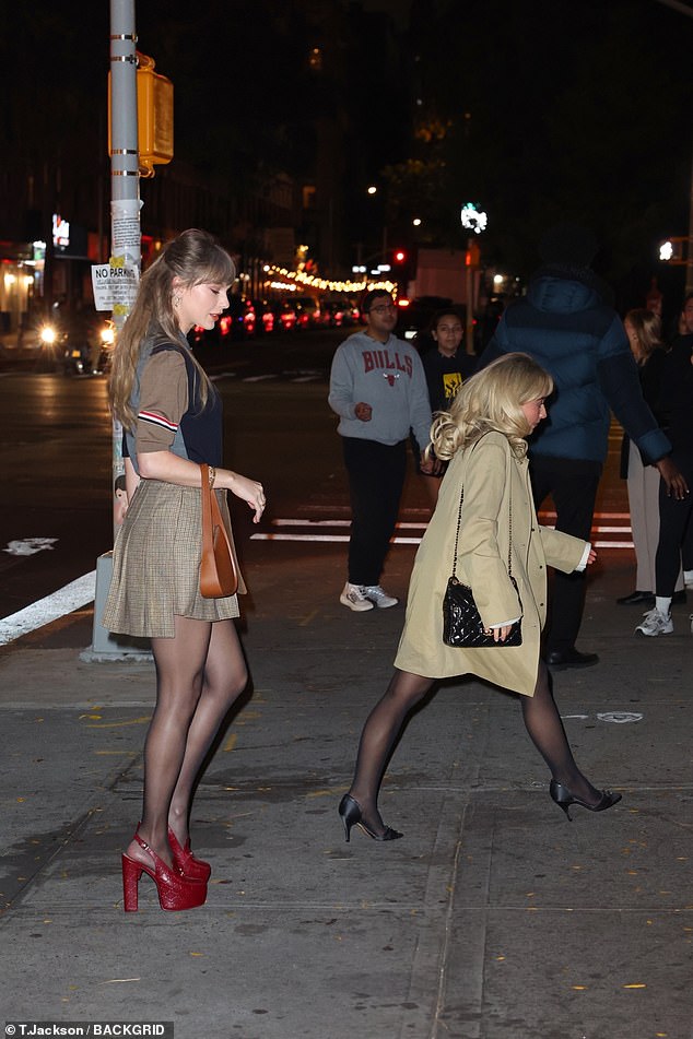 من المؤكد أن الاثنين كانا سيمباتيكو في آخر نزهة لهما معًا حيث قاما بتنسيق إطلالات الخريف العصرية لهذه المناسبة