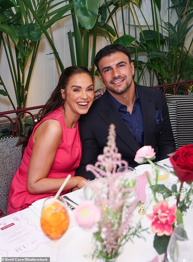 وفي حديثها إلى The Mirror، قالت: 