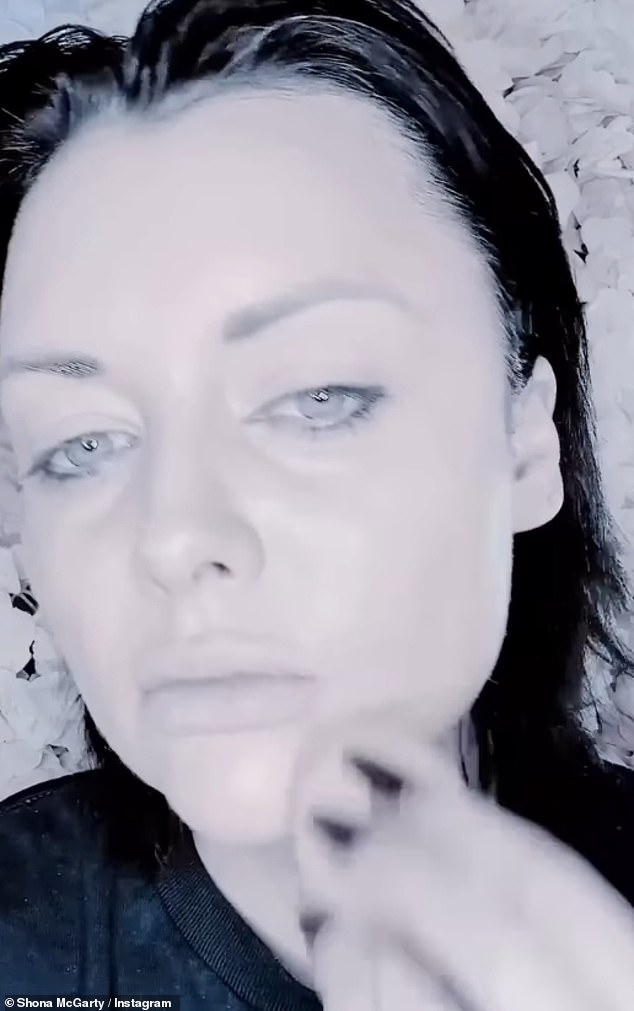 يأتي ذلك بعد أن شاركت شونا منشورًا غامضًا حول 