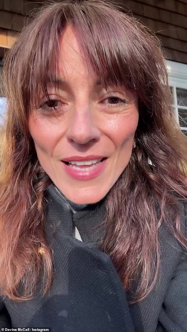 وتذكرت اكتشافها للورم لأول مرة أثناء تواجدها في موقع تصوير برنامج ITV الغنائي، قبل أن تشجعها لافتة في المراحيض في استوديوهات لورين على إجراء فحص