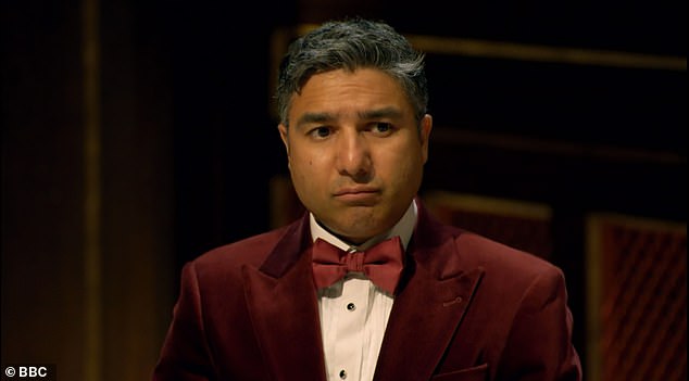 في تطور كبير، تمكن آلان كار من خداع نيك محمد (في الصورة) وديفيد أولوسوجا للاعتقاد بأنه مخلص وقاموا معًا بإرسال محترف الرجبي للتعبئة.