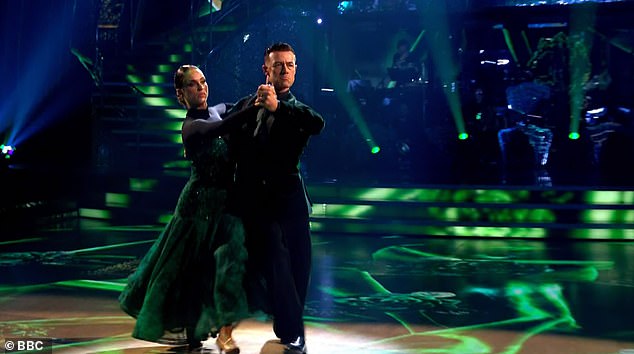 خلال الحلقة، أصيبت فيكي باتيسون بالذهول عندما تصدرت قائمة المتصدرين