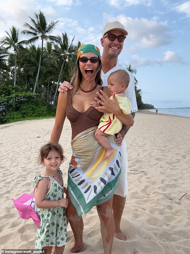 تقيم بول وأوتواي في جولد كوست ولها حضور على وسائل التواصل الاجتماعي بصفتها "مكافأة أمي" لابنة بول، بوسي، التي يشاركها مع هيمبرو