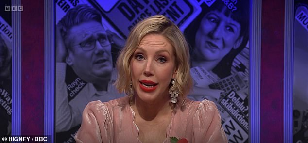 بدأت مقدمة البرنامج، السيدة رايان، بالإشارة إلى خيبة أمل قائد منتخب إنجلترا السابق لعدم حصوله على لقب فارس في عام 2013.