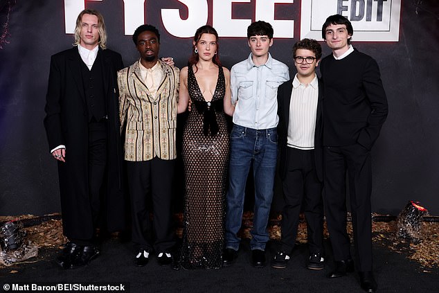 وانضم إلى النجمة في هذا الحدث النجوم المشاركون جيمي كامبل باور، وكاليب ماكلولين، ونوح شناب، وجاتن ماتاراتزو، وفين وولفارد.