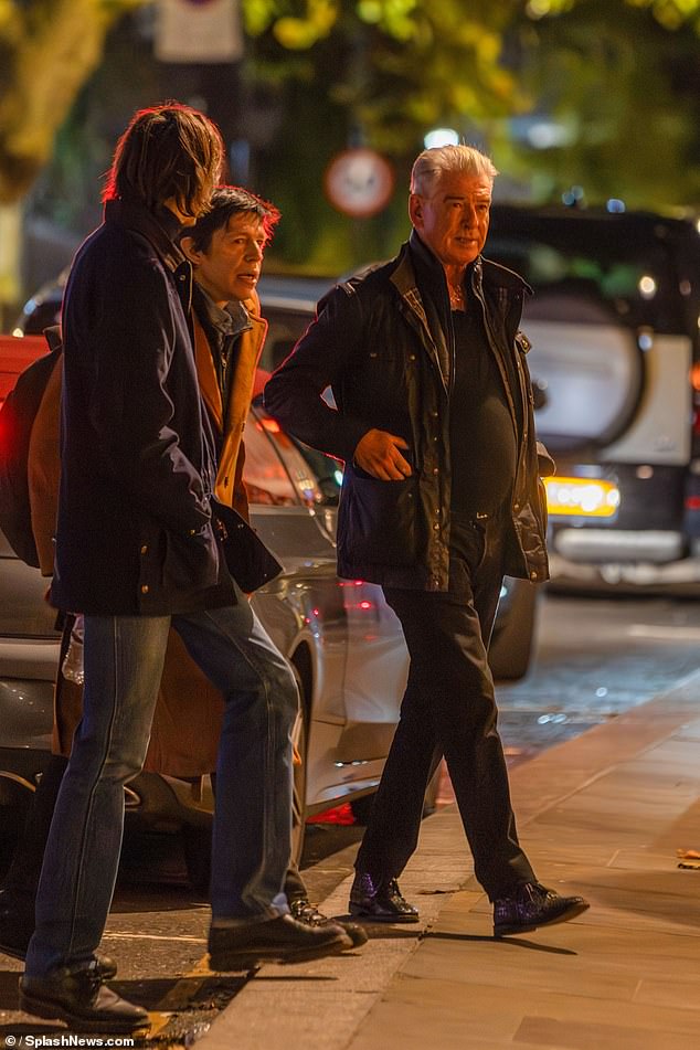 لكن في الأسبوع الماضي، أظهر بيرس وكريس علامات على إصلاح علاقتهما حيث شوهدا معًا في عشاء عائلي في نوتنج هيل. وانضم إليهم ديلان، ابن بيرس، البالغ من العمر 28 عامًا