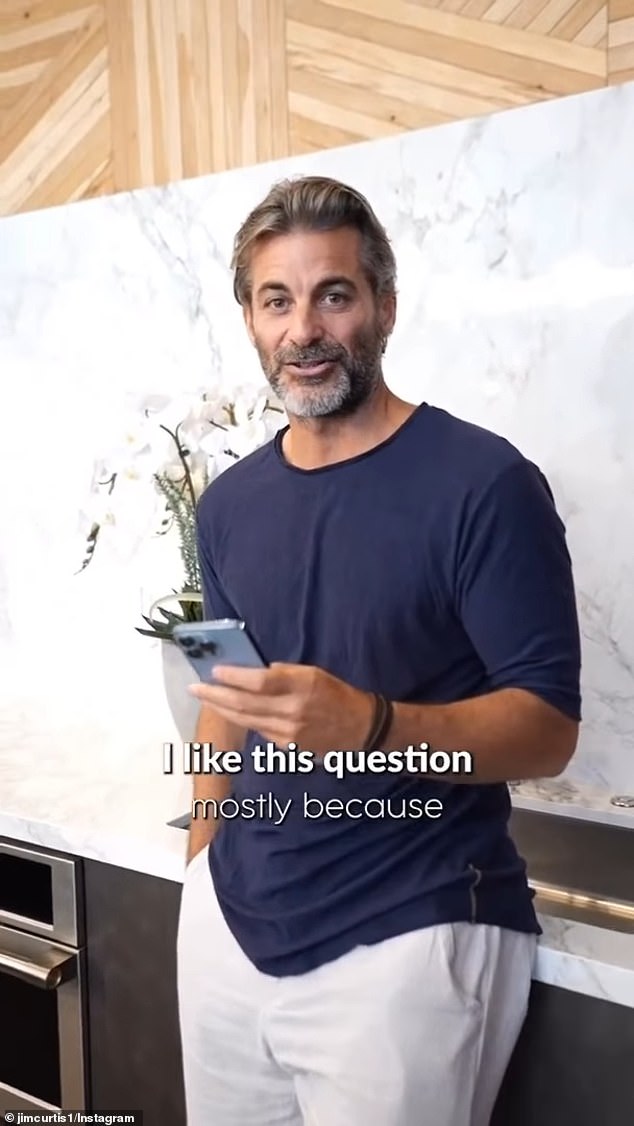 سُئل كيرتس عن كيفية التوقف عن الوقوع في حب 