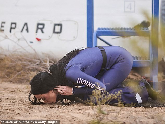 تلقت الرحلة الاستكشافية التي استغرقت 11 دقيقة رد فعل عنيفًا بسبب تأثيرها المشكوك فيه على البيئة، وبسبب التصرفات الغريبة والمثيرة التي قام بها طاقمها المكون من ستة أشخاص بعد هبوطهم.