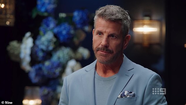 وقعت جو كينغهورن، وهي مربية أطفال من عائلة ثرية في سيدني، في حب بير بجنون بعد أن التقت بالأرملة الكندية في عام 2012، وفقًا ليوم المرأة.