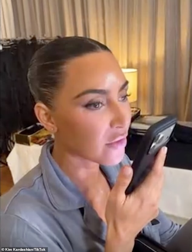 اعترفت كيم مؤخرًا بأنها كانت غاضبة من الوسطاء النفسيين الذين أعطوها أملًا كاذبًا من خلال تحديدها بشكل غير صحيح أنها ستنجح