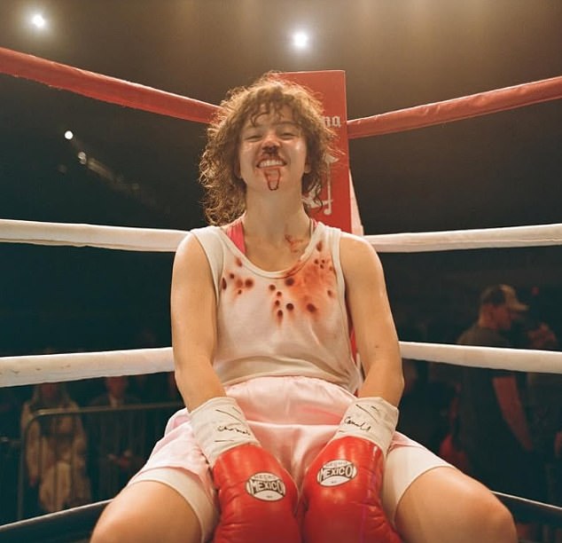 يرى الفيلم أن سيدني تلعب دور ملاكمة Hall of Fame كريستي مارتن، وهو دور يمثل خروجًا تامًا عن صورتها الشقراء المثيرة.