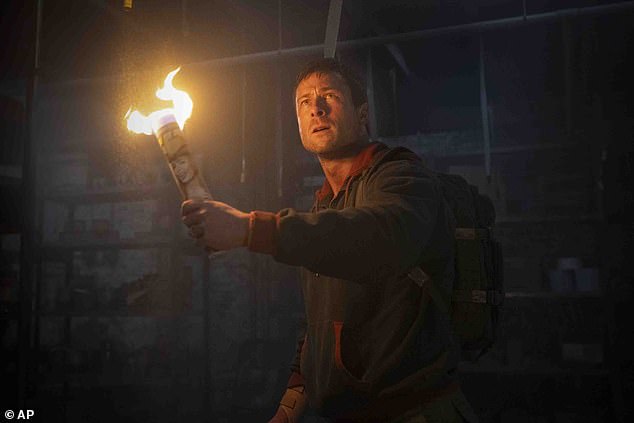 شكك بعض النقاد في حضور جلين على المسرح باعتباره الرجل الرئيسي في الفيلم وقالوا إن الحبكة تبدو 