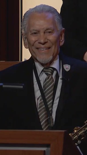 كان لدى Kimmel والد Cleto Cleto Sr. (الذي يلعب في فرقته) ؛ والأم سيلفيا في متناول اليد في الأمسية العاطفية