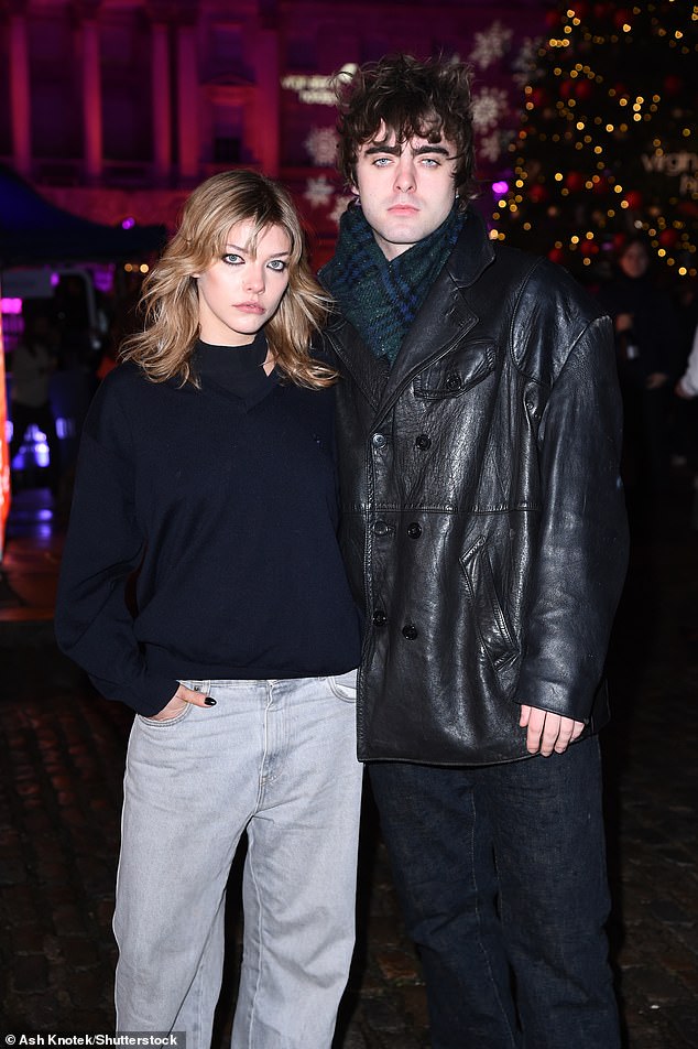 كان نجل ليام غالاغر وباتسي كينسيت، 26 عامًا، من بين النجوم في حفل التزلج على الجليد Skate At Somerset House With Virgin Atlantic Holidays في لندن.