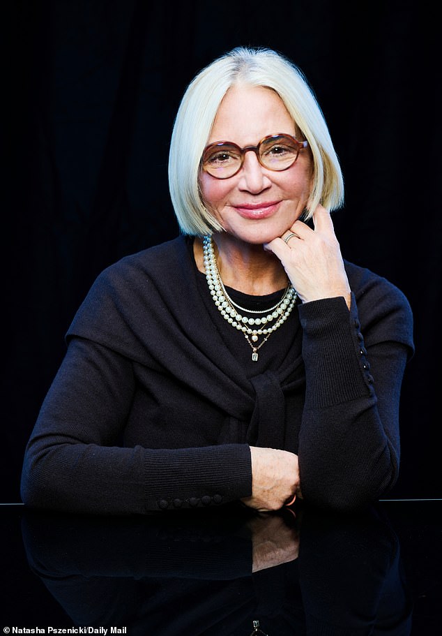 وتبقى المتوسطة سالي مورغان متفائلة بأن كيم سيجتاز الحاجز، وتحديداً في مارس 2026، وتنبأت أيضاً بما فشلت فيه الأم لأربعة أطفال.