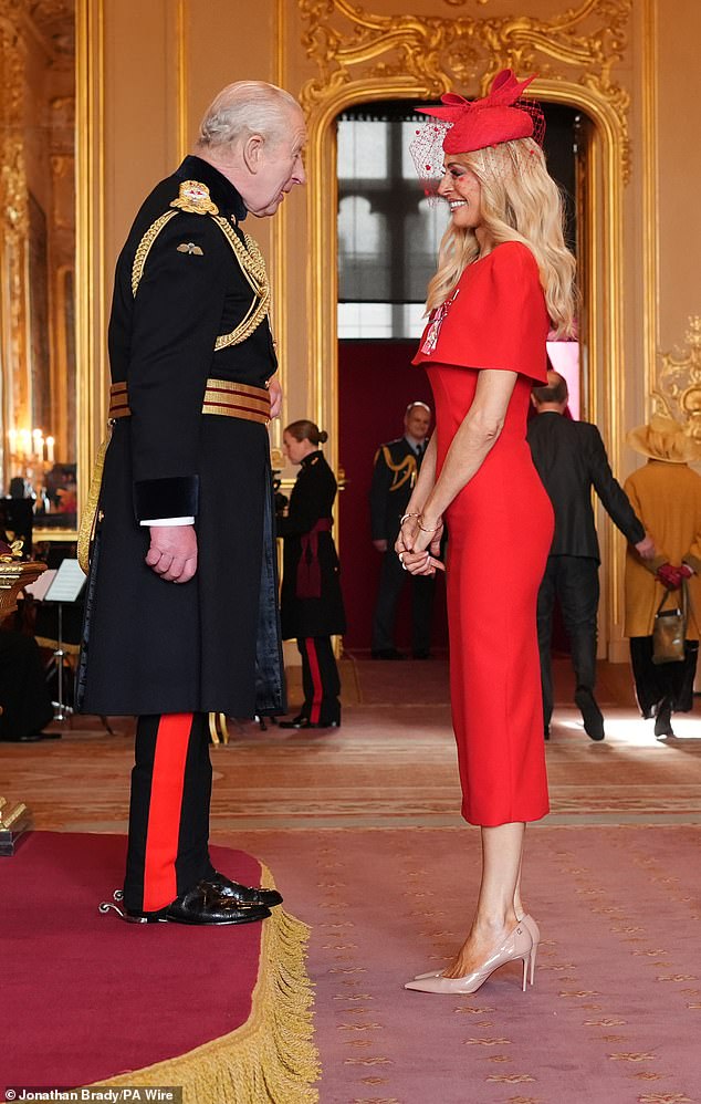 وأهدت تيس الجائزة لوالدها الراحل فيفيان الذي توفي عام 2003، قائلة إن الملك 