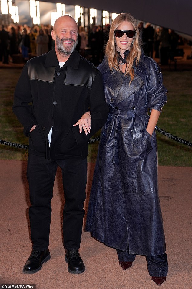 واصل جيسون البحث عن الحب مع عارضة أزياء فيكتوريا سيكريت روزي هنتنغتون-وايتلي (شوهد في سبتمبر) في عام 2010، وقد أصبح الثنائي الآن مخطوبين وأبوين لأطفال، جاك، ثمانية أعوام، وإيزابيلا، ثلاثة أعوام