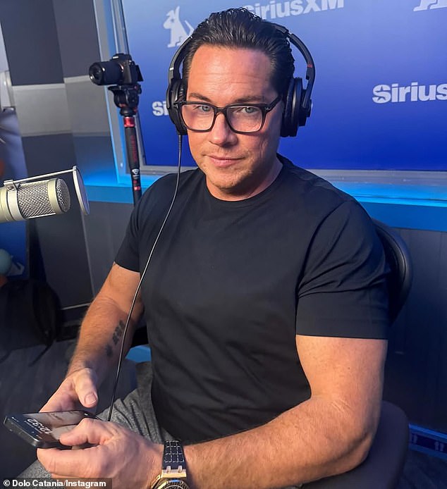 طرح السؤال في متجر أبل في بحيرة وودكليف بولاية نيوجيرسي، وهو المكان الذي التقيا فيه لأول مرة قبل خمس سنوات. 