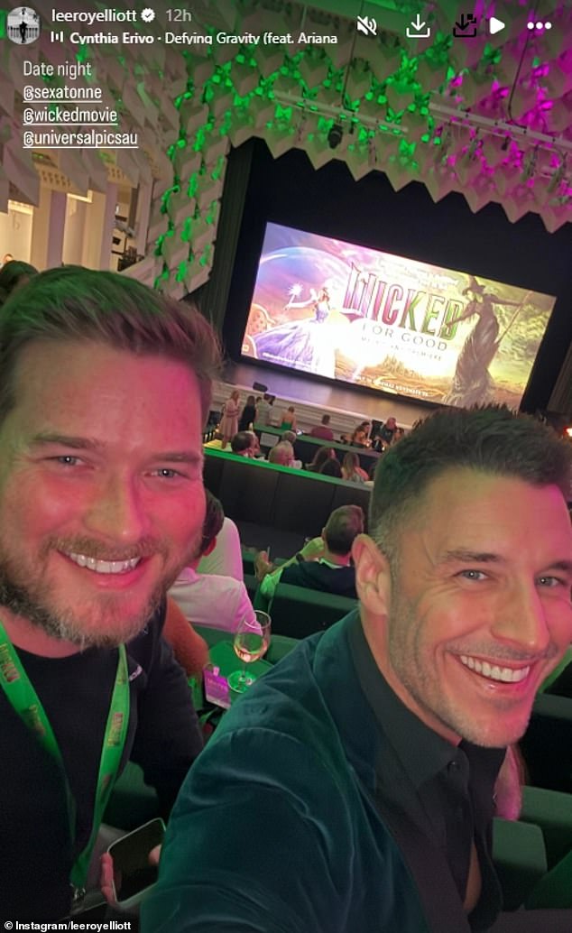 شارك الثنائي منشورات على Instagram من الحدث لكنهما افتقدا بعضهما البعض حيث بدا أنهما جالسان في جوانب مختلفة من المكان