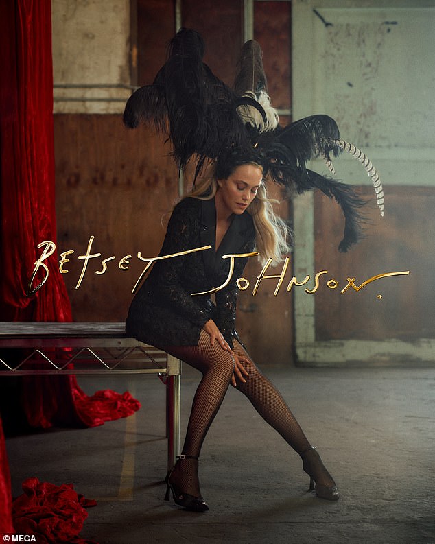 وقالت أيضًا: 