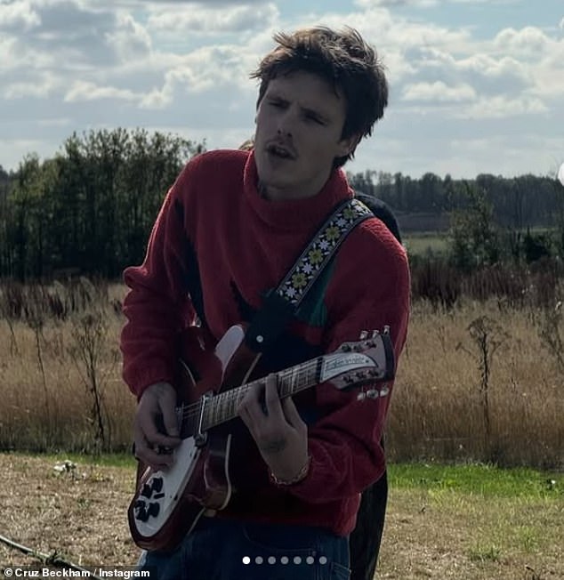 كشف كروز مؤخرًا أنه سجل ألبومًا قبل إطلاق أغنيته المنفردة الأولى Optics وLick The Toad