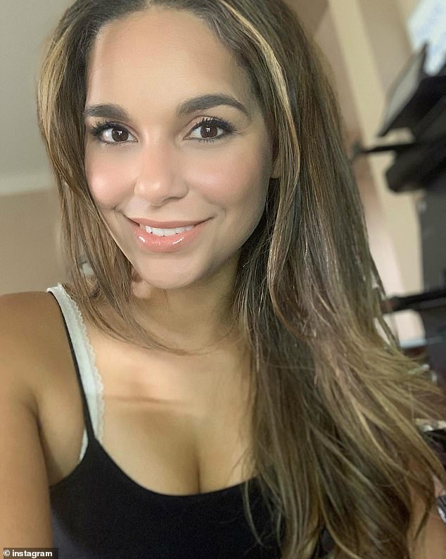 بعد فترة وجيزة من ظهور أخبار الطلاق، اتُهم الممثل بإقامة علاقة غرامية مزعومة مع شريكته في فيلم Socked In For Christmas ميلينا ألفيس، وهو ما نفته.