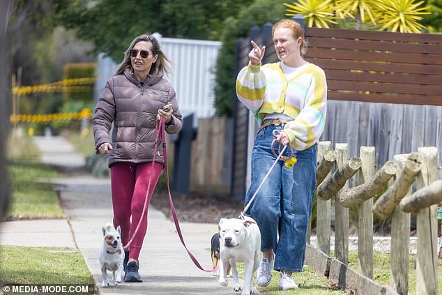 بالكاد تمكنت نجمة الواقع من إبعاد الابتسامة عن وجهها حيث تم رصدها في ملبورن يوم الأربعاء