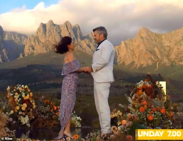 يبدو أن صني قد تم تصويرها في وقت سابق من اليوم، مما يعني أنها كانت الأولى وبالتالي هي التي سيتم إعادتها إلى المنزل. أفكار؟' (في الصورة)