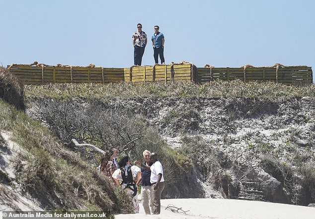 احتفظ Ant و Dec بمسافة آمنة بعيدًا عن المشاهير الذين هبطوا