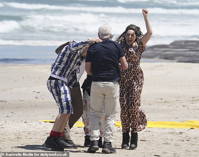 بدت كيلي على وجه الخصوص سعيدة للغاية بنفسها أثناء القفز لأعلى ولأسفل