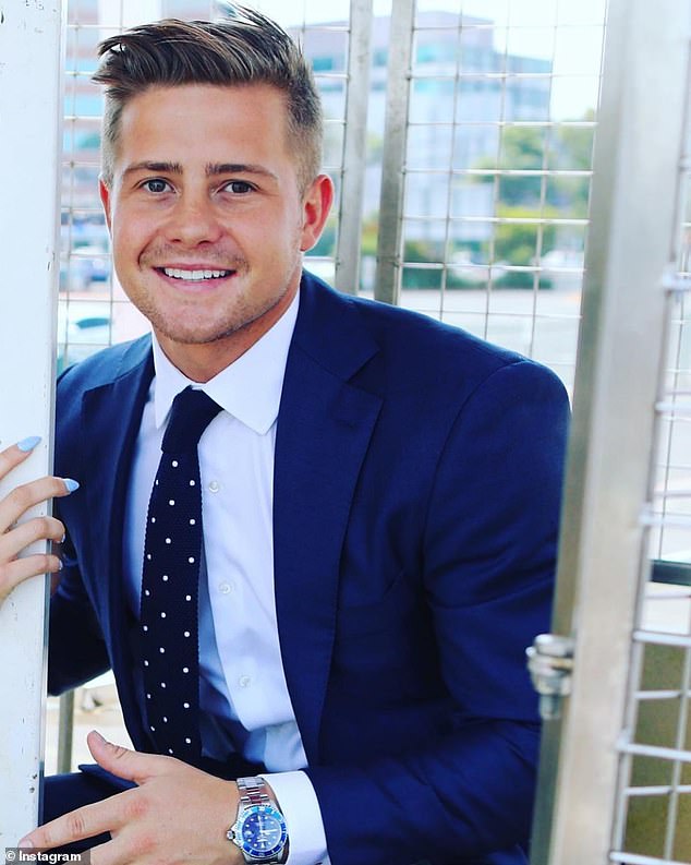 بعد خروجه من دائرة الضوء وقضاء عدة سنوات في العمل كمدير أعمال في شركة عائلته، اعترف ميكي بأنه وجد أخيرًا موطئ قدمه مرة أخرى بعد أن وصل إلى الحضيض في بعض مجالات حياته