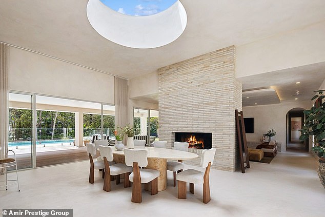 وفقًا لخبير عقاري اتصلت به صحيفة ديلي ميل، يمكن أن يصل سعر المنزل المصمم من قبل المهندس المعماري إلى 5.7 مليون دولار.