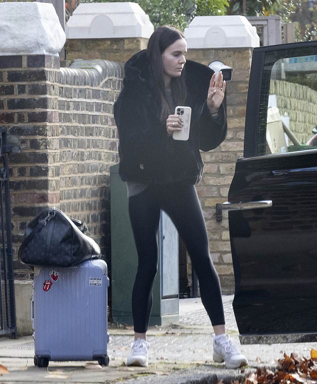 لقد كانت جاهزة للعمل مع العديد من الأمتعة التي تم سحبها