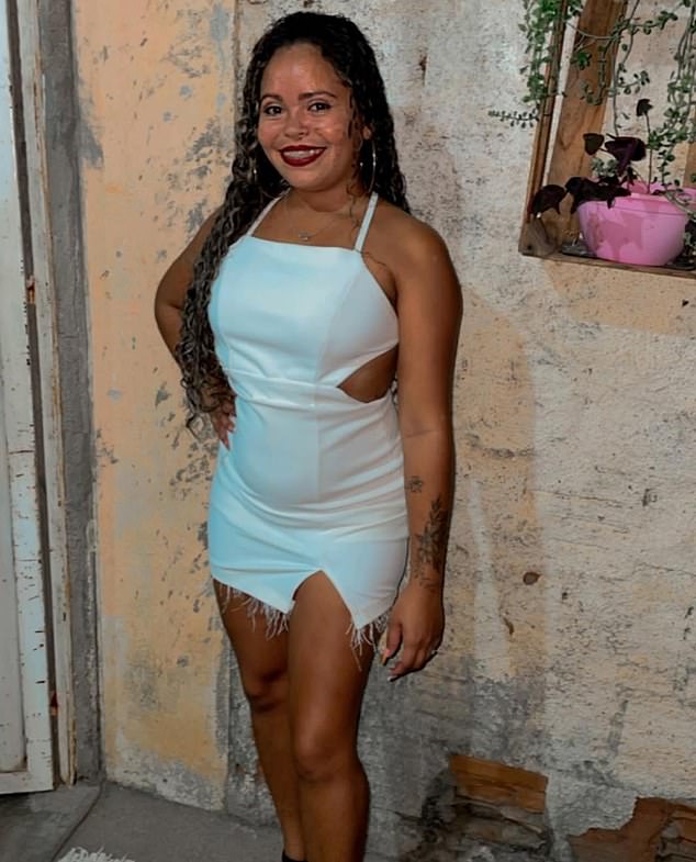 وأوضحت والدتها أن المرض جاء بسرعة بعد أن تناولت ياسمين الكحول مع اثنين من أصدقائها خلال تجمع ليلة 10 نوفمبر.