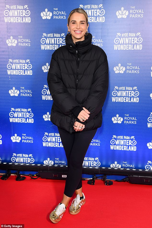 في هذه الأثناء، استمتعت مجلة Vogue Williams بإحدى أمسياتها الأخيرة في المملكة المتحدة قبل أن تسافر إلى أستراليا لقضاء فترة عملها في غابة 